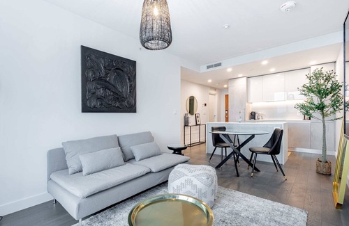 Downtown Montreal Condominio | Luxury 2 bed 2 bath AAA Location