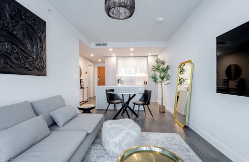 Downtown Montreal Condominio | Luxury 2 bed 2 bath AAA Location