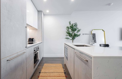 Downtown Montreal Condominio | Luxury 2 bed 2 bath AAA Location