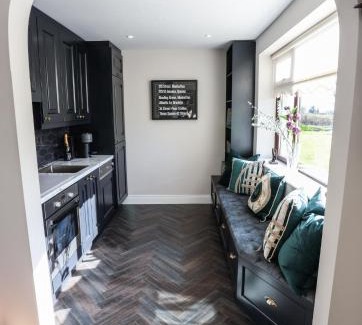 Cortober Villa | Luxury 2 bed 5 mins from Carrick next to Waterfall
