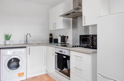 Nottingham Apartamento | Kingswood House-Apartamento-Baño con ducha-Moderno-Vista a la Calle