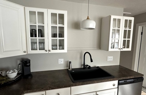 Northport Casa | Luxury 2 bed apt in Northport! Walk to everything (next door to Plover apt)