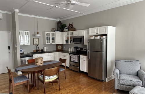 Northport Apartamento | Luxury 2 bed apt in Northport! Walk to everything (next door to Piper apt)