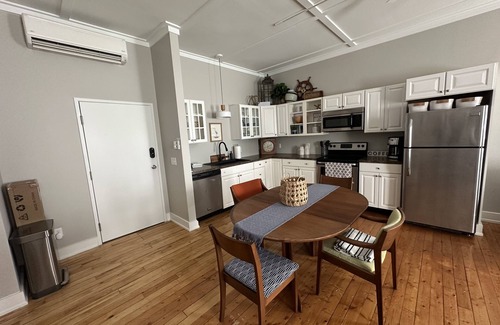 Northport Apartamento | Luxury 2 bed apt in Northport! Walk to everything (next door to Piper apt)