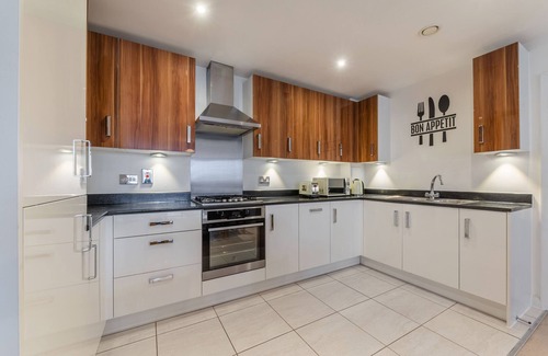 Notting Dale Apartamento | LUXURY 2 BED BALCONY FREE PARKING FLAT