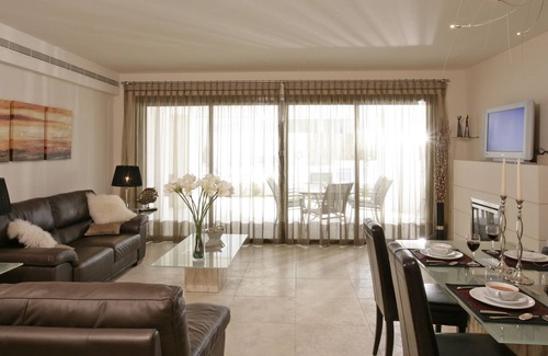 New Golden Mile Complejo | 2 camas, lujo en Los Flamingos Golf, cerca de Marbella