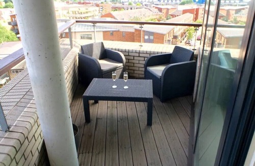 Stonebridge Apartamento | Luxury 2 Bed Penthouse Apartment near station