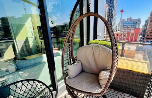 Connaught Condominio | Luxury 2 Bed, Private XL Balcony Downtown, Free Parking