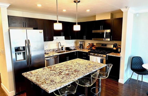 Downtown San Diego Condominio | Quiet Luxury 2-bedroom Condo with San Diego Marina Views