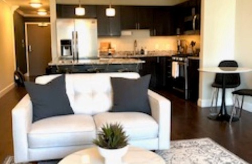 Downtown San Diego Condominio | Quiet Luxury 2-bedroom Condo with San Diego Marina Views