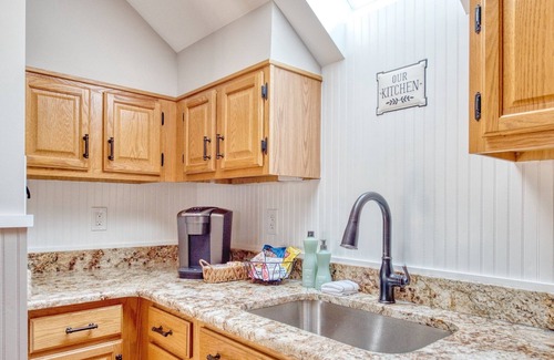 Reamstown Apartamento | Luxury 2 bedroom 2 full bath w/den/additional sleeping room.