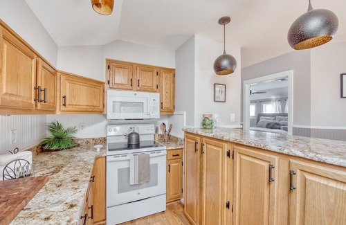 Reamstown Apartamento | Luxury 2 bedroom 2 full bath w/den/additional sleeping room.