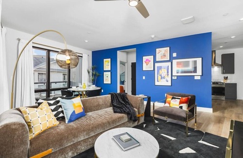 West End Apartamento | Luxury 2 Bedroom, 4 Bed with HUGE Wrap Around Patio, Gym + Pool