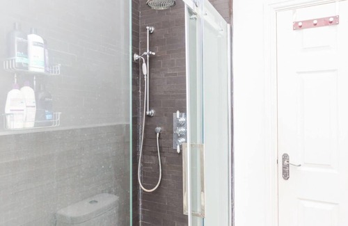 Streatham Hill Apartamento | Luxury 3 Bedroom Apartment with hot tub and gym