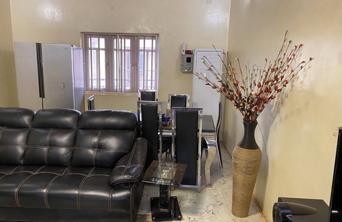 Enugu Apartamento | Luxury 2 Bedroom Apartment in the heart of Enugu; Style meets Comfort. Home away