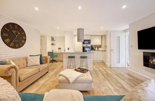 Snaresbrook Apartamento | Luxury 2 Bedroom Apartment with Private Terrace & Parking - Wanstead, Escape London in London