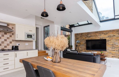 Streatham Hill Apartamento | Luxury 3 Bedroom Apartment With hot tub and gym