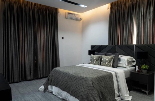 Ofin Apartamento | Luxury 2 bedroom apartment with an in-house cinema-The Double H- Agnes