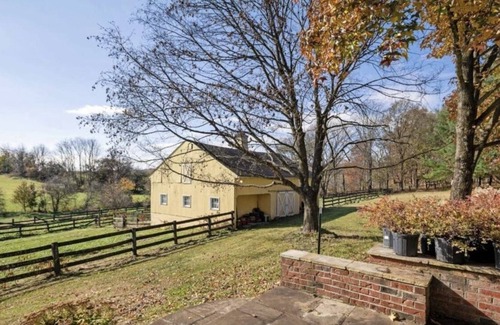 Leesburg Apartamento | Luxury 2 bedroom Basement apartment on The Farmhouse