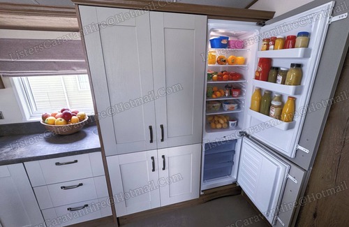 Porthcawl Casa | Luxury 2 bedroom family caravan, with decking and close to the beach.