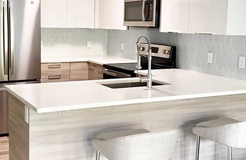 Quincy Apartamento | Luxury 2 Bedroom Furnished Apartment in Heart of Quincy
