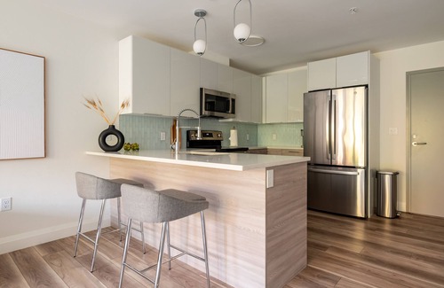 Quincy Apartamento | Luxury 2 Bedroom Furnished Apartment in Heart of Quincy