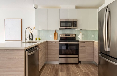 Quincy Apartamento | Luxury 2 Bedroom Furnished Apartment in Heart of Quincy