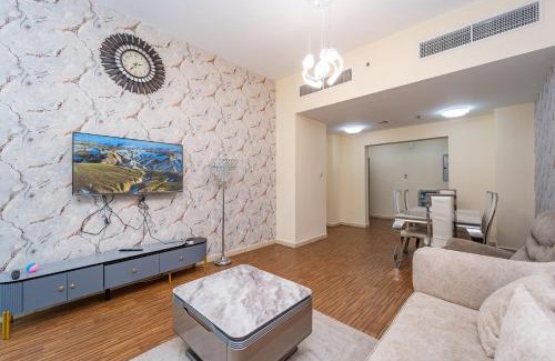Ajman Apartamento | Luxury 2 bedroom next to beach with swimming pool gym and kids play area