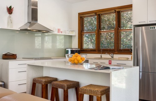 Byron Bay Casa | Villa de lujo de 2 dormitorios con piscina, a pie de la playa y del centro de Byron