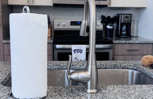 Fort Worth Apartamento | Luxury 2-Bedroom Retreat Minutes from TCU Campus