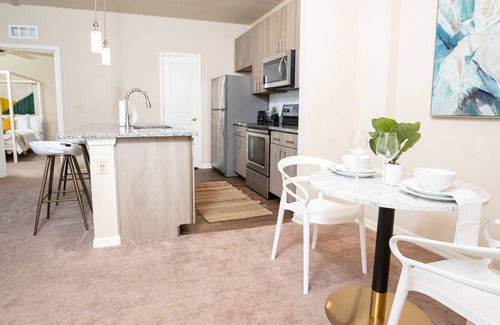 Northside Apartamento | Luxury 2 Bedroom Stay near Airport/Shopping/Hospitals