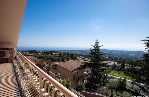 Trecastagni Apartamento | Apartamento de lujo de 2 dormitorios con vistas al mar
