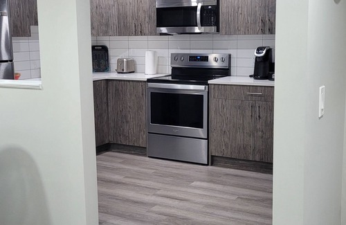 Airdrie Casa | Luxury 2 Bedroom Suite