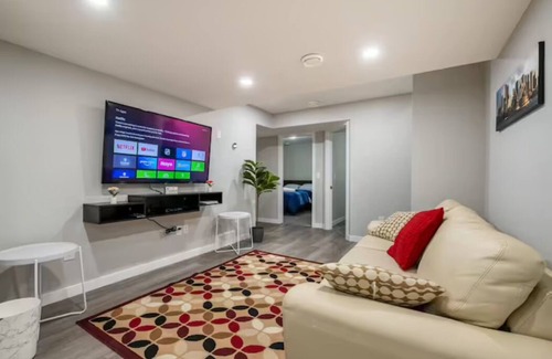 Airdrie Casa | Luxury 2 Bedroom Suite