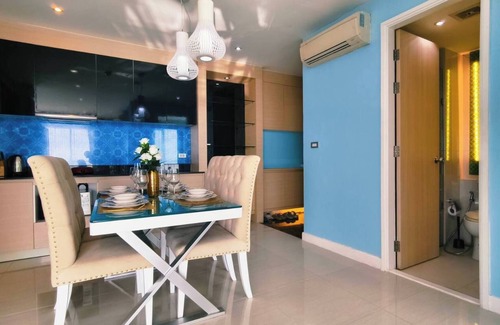 Jomtien Apartamento | Luxury 2-Bedroom Sea View Escape