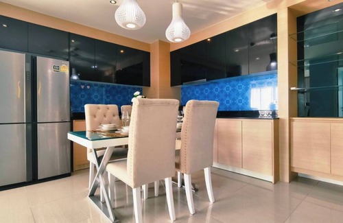 Jomtien Apartamento | Luxury 2-Bedroom Sea View Escape