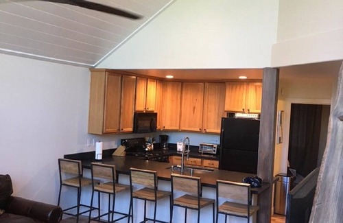 Mammoth Lakes Condominio | Condominio de lujo de 2 habitaciones y 2 baños: perfecto para una familia llena de diversión.