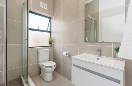 Ballito Apartamento | Luxury 2 - Bedroom Upper Floor Apartment