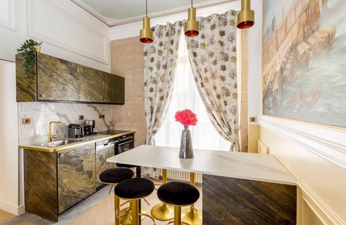 8th Arrondissement Apartamento | Luxury 2 bedrooms 1 bathroom with shower apartment-Madeleine