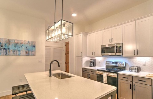 East End - Valley Street Apartamento | Nuevo condominio de lujo de 2 bdr / 2 baños ubicado en el corazón del centro de Asheville