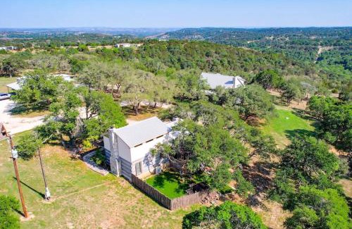 Fredericksburg Casa | Luxury 23-AC Ranch Hot Tub and Hill Country Views!