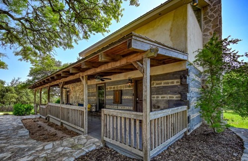 Fredericksburg Cabina | Luxury 23-ac Ranch Casita W/hot tub and Firepit!
