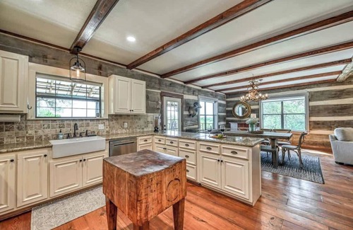 Fredericksburg Cabina | Luxury 23-acre Ranch With Hottub Near Alamosprings