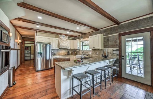 Fredericksburg Cabina | Luxury 23-acre Ranch With Hottub Near Alamosprings