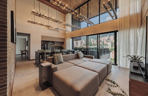 Alejandria Apartamento | Luxury 2490 sqft Duplex with unbeatable city view with pool and gym