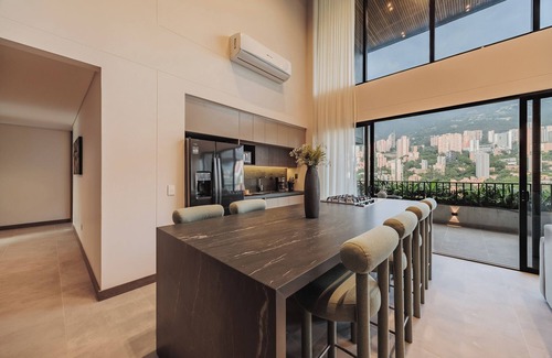Alejandria Apartamento | Luxury 2490 sqft Duplex with unbeatable city view with pool and gym