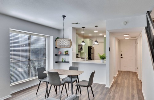 North Burnet Casa | Luxury 2BD / 2.5BA Near The Domain with POOL