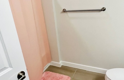 Houston Apartamento | Luxury 2Bd/2Ba Condo | 9min Near IAH Airport | 14min Near Downtown