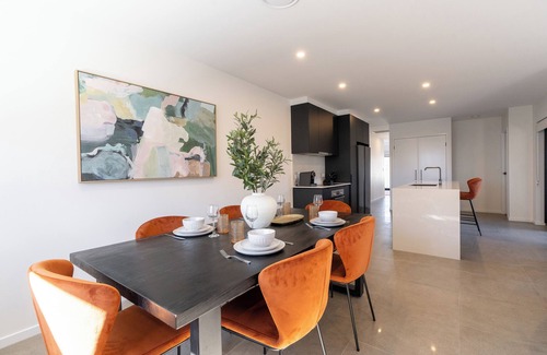 Mount Gravatt East Apartamento | Luxury 2BD apartment mountain view free parking walking distance to shopping