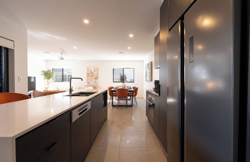 Mount Gravatt East Apartamento | Luxury 2BD apartment mountain view free parking walking distance to shopping